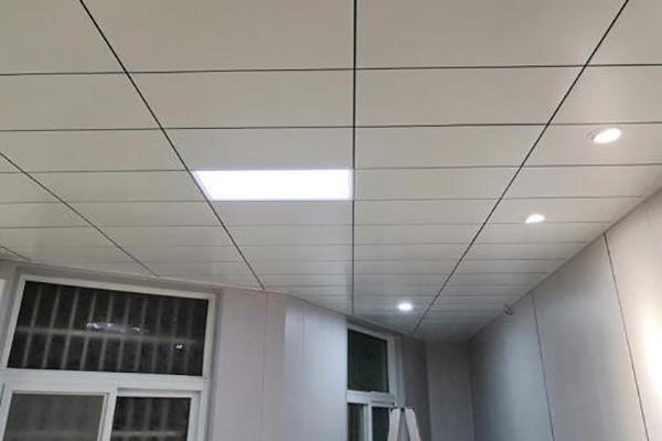 探索家居设计新趋势：集成吊顶为何备受青睐？