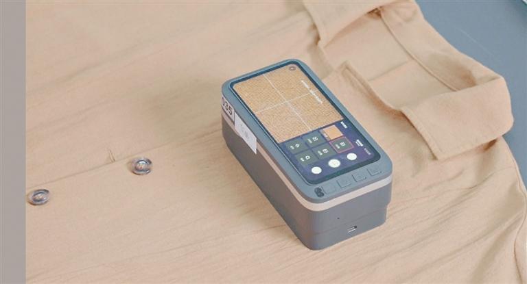 “发现广州新质生产力”一线调研“布匹市场”来了找布机器人(图5)