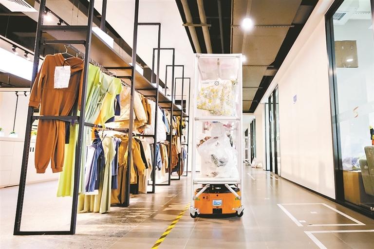 “发现广州新质生产力”一线调研“布匹市场”来了找布机器人(图6)