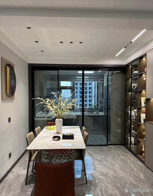 顺辉瓷砖·岩板品质装修实例｜现代家居设计演绎简约生活美学(图2)