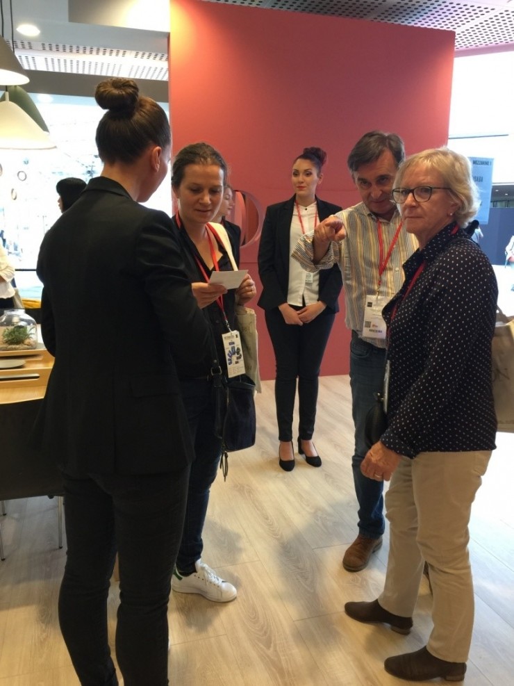 kaiyun网站：再出国门坚果激光电视亮相法国巴黎时尚家居设计展(图2)