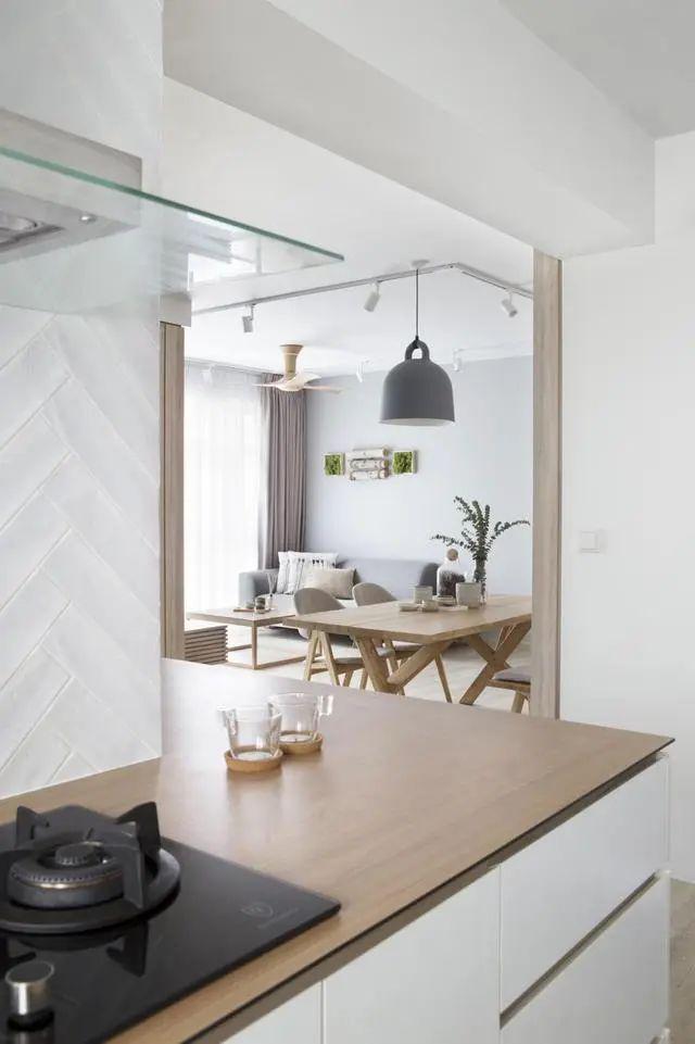 101㎡不止好看还好住电视墙后腾出一间房靠窗打地台用来休闲(图4)