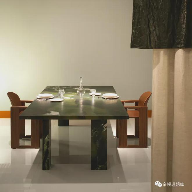 剪刀石头布家居大师设计的Tacchini让中古风的家显贵10倍！(图2)