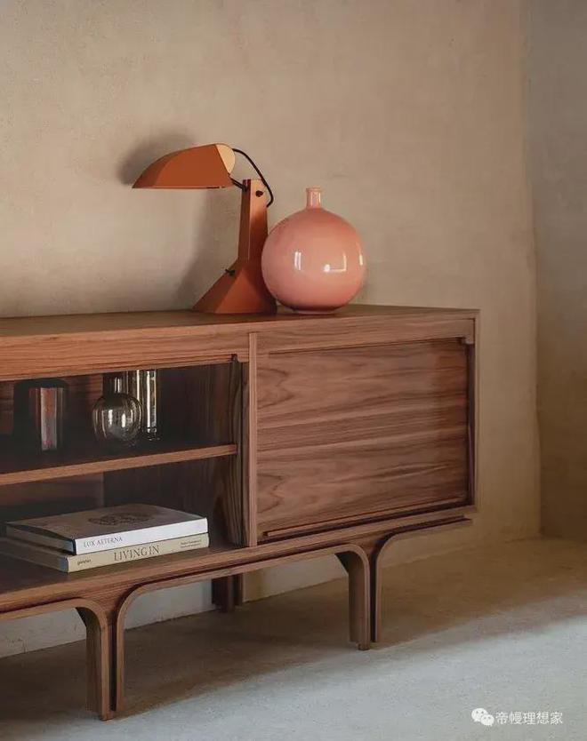 剪刀石头布家居大师设计的Tacchini让中古风的家显贵10倍！(图6)