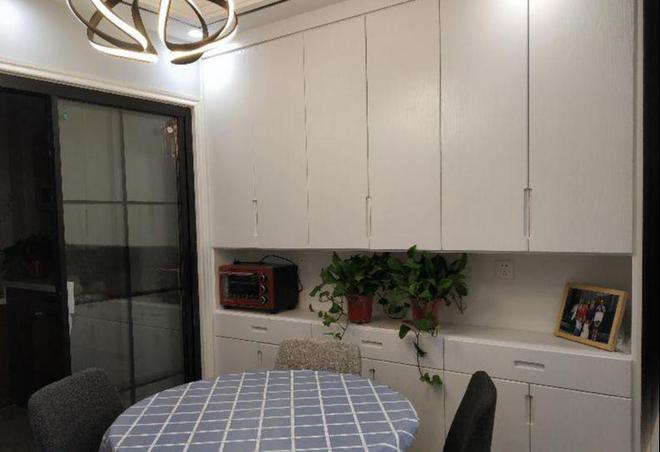 kaiyun：128㎡软装硬装花25万厨房窗户向内开入住后让人哭笑不得(图4)