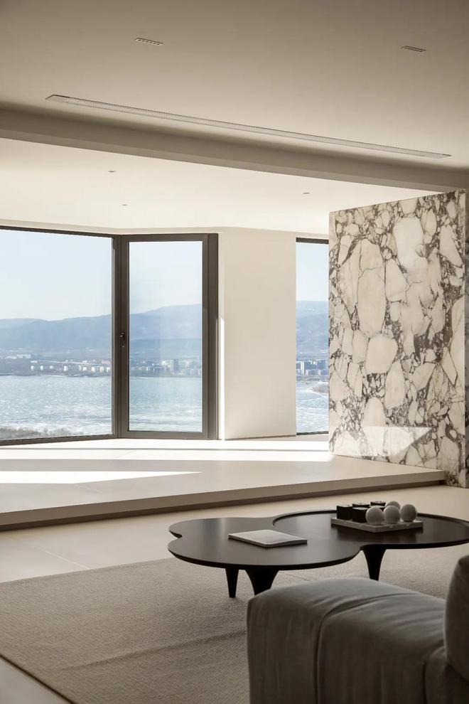 kaiyun网站：太原270㎡现代家居：极简设计中的自然诗意(图15)