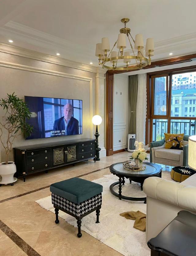 发现一户人家的家火了！装修那叫一个高级尤其卧室衣柜太豪气(图2)