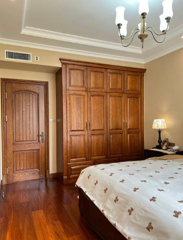 发现一户人家的家火了！装修那叫一个高级尤其卧室衣柜太豪气(图7)