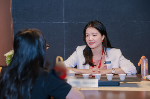 kaiyun网站：2024设计上海立达信一灯一世界：其光融融温暖人心(图10)