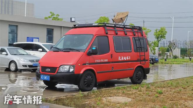 太香了！工厂老板花8千元买的二手全顺变身露营床车给我看呆了