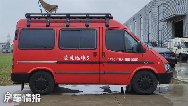 太香了！工厂老板花8千元买的二手全顺变身露营床车给我看呆了(图4)