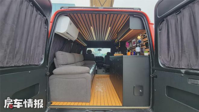 太香了！工厂老板花8千元买的二手全顺变身露营床车给我看呆了(图8)