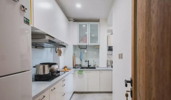 kaiyun网站：88㎡二居小户型设榻榻米茶室尽享宁静雅致品味惬意时光(图5)