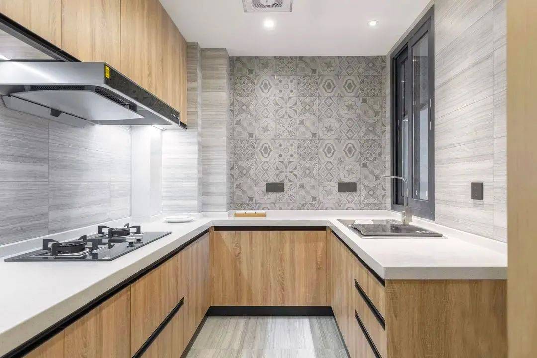 kaiyun网站：89平米带鸡肋不规则阳台她家这样改造效果非常好！(图8)