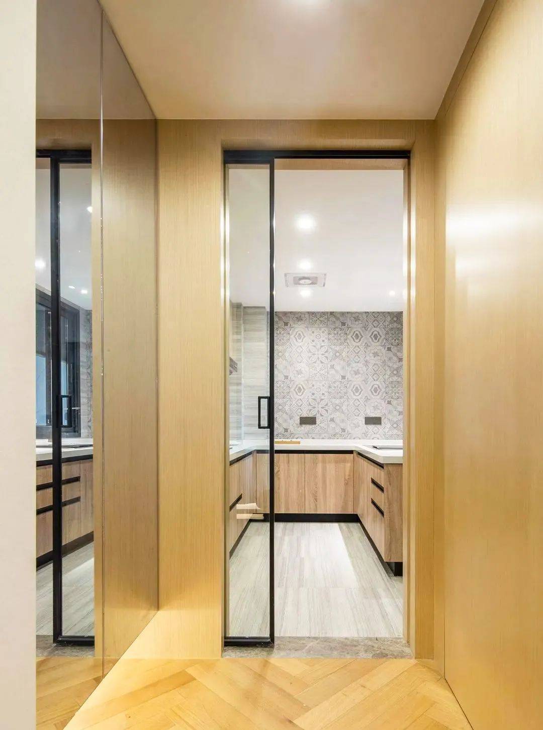 kaiyun网站：89平米带鸡肋不规则阳台她家这样改造效果非常好！(图7)