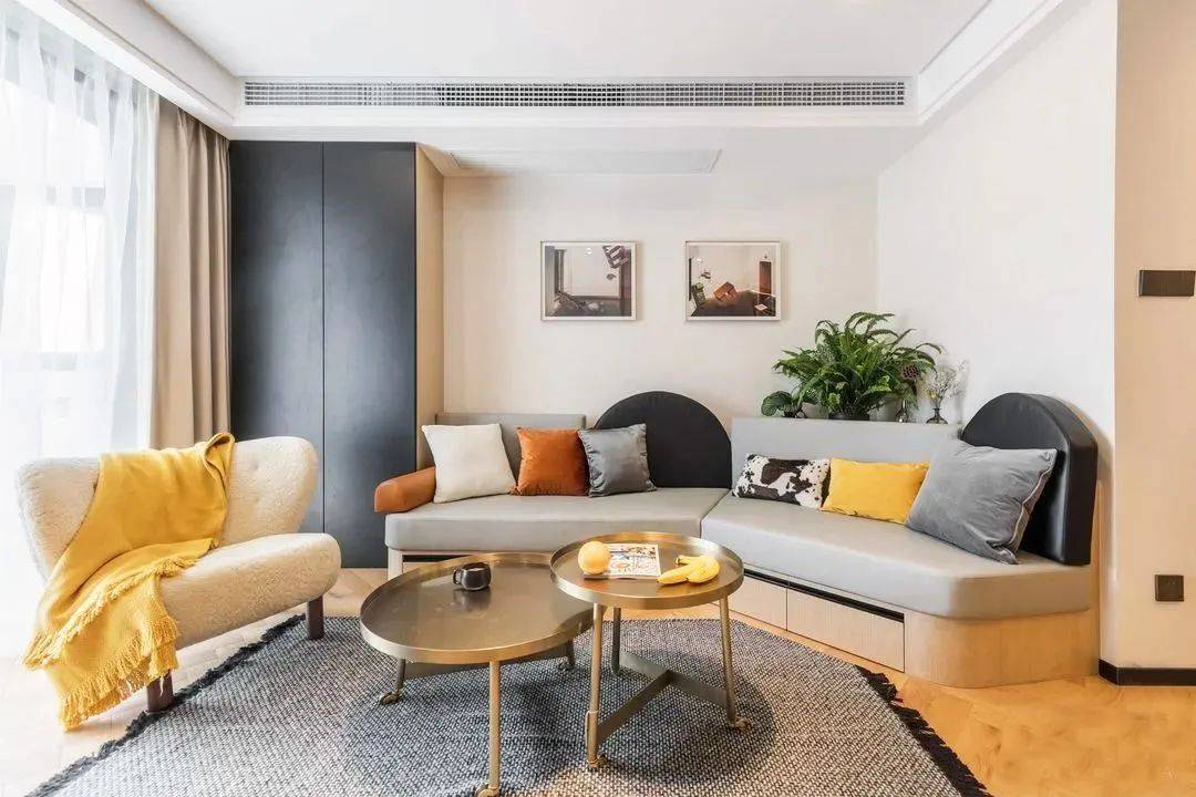 kaiyun网站：89平米带鸡肋不规则阳台她家这样改造效果非常好！(图10)