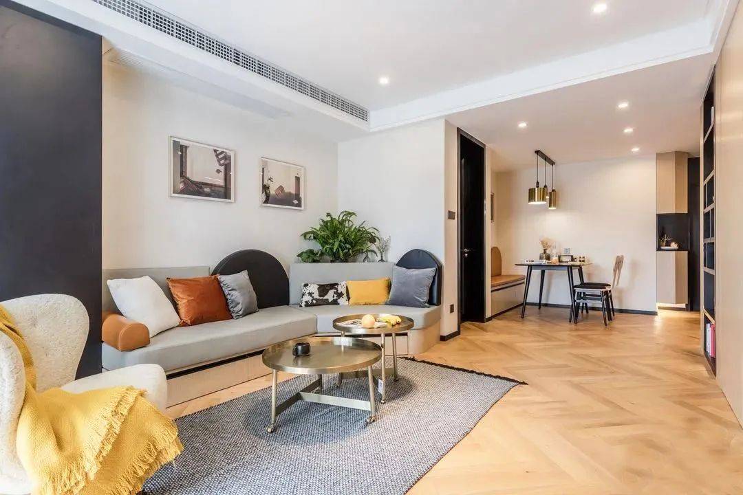 kaiyun网站：89平米带鸡肋不规则阳台她家这样改造效果非常好！(图11)