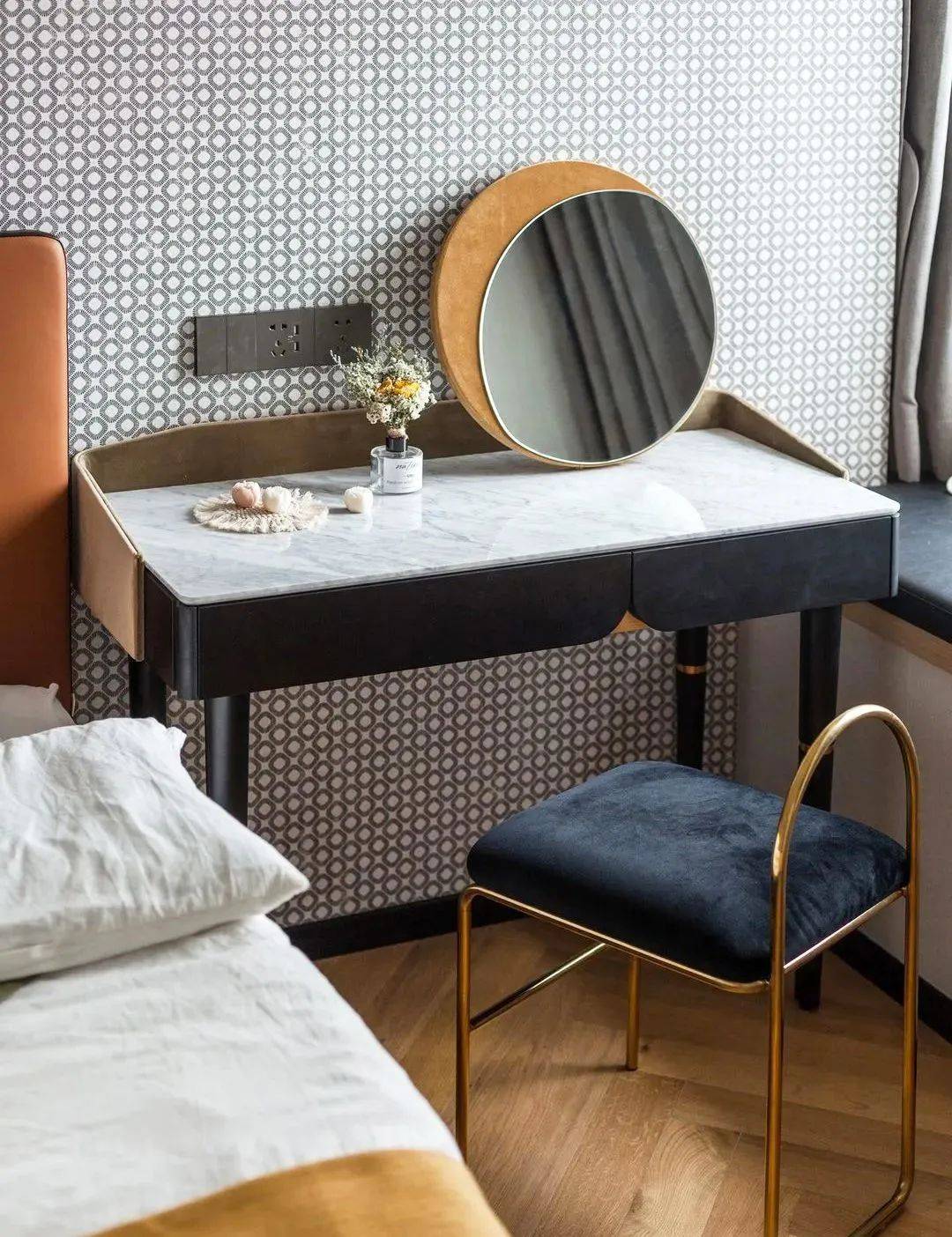 kaiyun网站：89平米带鸡肋不规则阳台她家这样改造效果非常好！(图15)