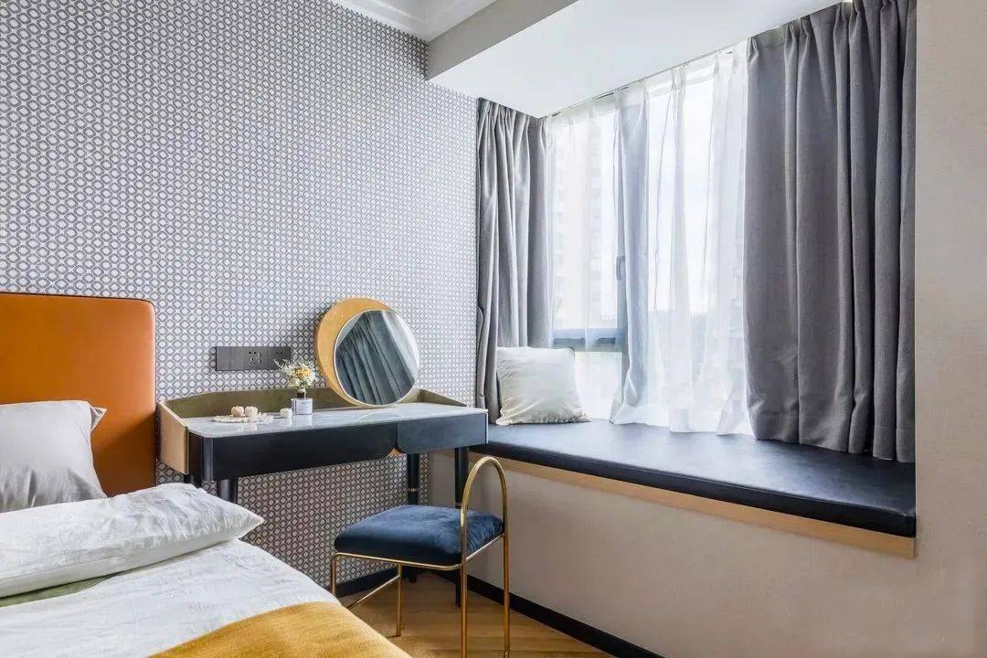 kaiyun网站：89平米带鸡肋不规则阳台她家这样改造效果非常好！(图14)