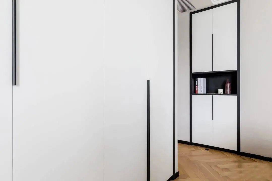 kaiyun网站：89平米带鸡肋不规则阳台她家这样改造效果非常好！(图16)