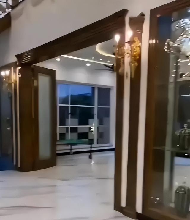 kaiyun入口：赵本山女儿晒新家装修比五星大酒店还豪华有个好爹比啥都管用(图5)