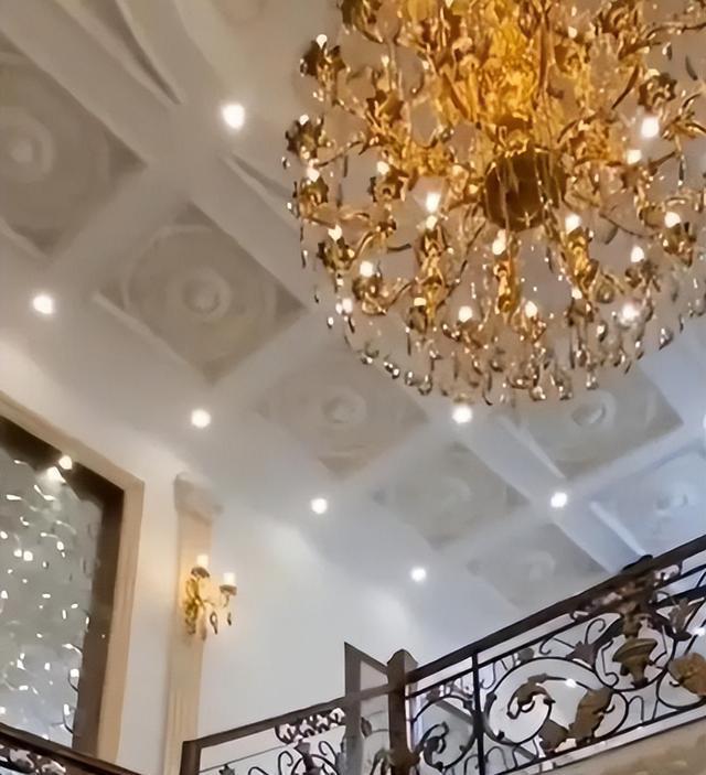 kaiyun入口：赵本山女儿晒新家装修比五星大酒店还豪华有个好爹比啥都管用(图2)