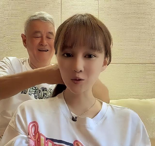 kaiyun入口：赵本山女儿晒新家装修比五星大酒店还豪华有个好爹比啥都管用(图9)