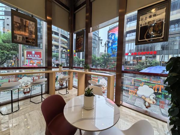 广发银行重庆分行打造“优化境外来华人员服务”特色网点(图2)