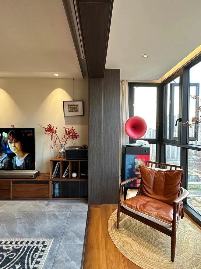 广西一户人家98㎡的家因装修太过高级而走红家里摆设太抢眼！(图5)