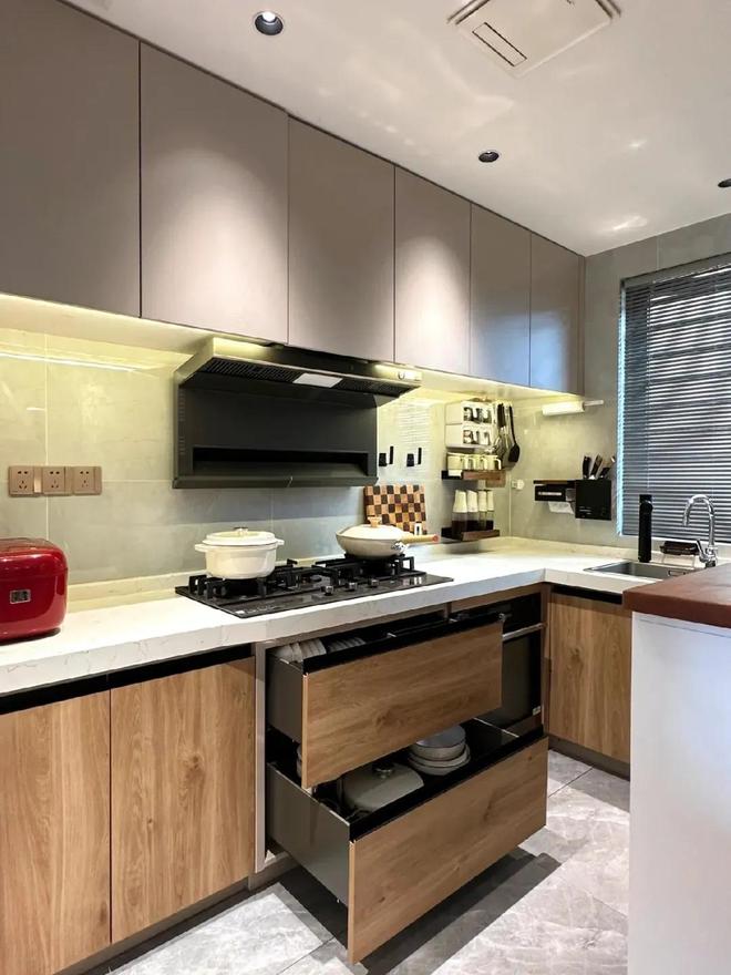 广西一户人家98㎡的家因装修太过高级而走红家里摆设太抢眼！(图9)