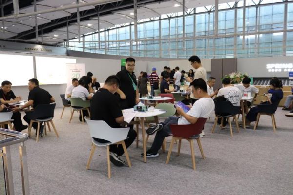 春天整家定制广州建博会解锁财富密码签约不断捷报连连！(图2)