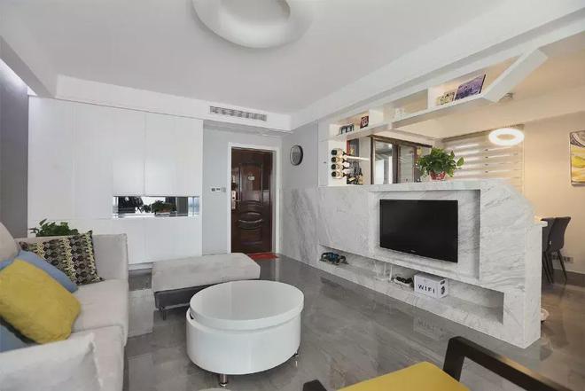 kaiyun入口：90㎡现代简约两居配色清爽高级电视墙一墙三用超赞！(图3)