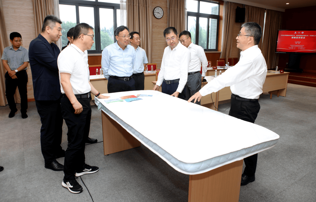 为学子“撑腰”顾家家居携手万华化学为华东理工大学捐赠撑腰床垫(图4)