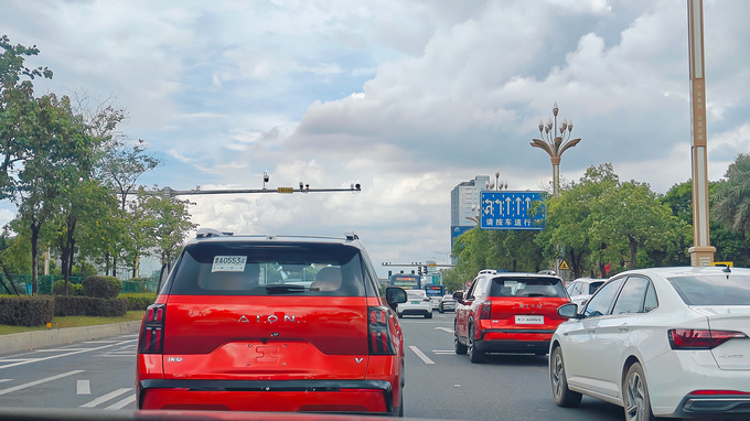 “百万级智驾无图全球通”东莞试驾埃安霸王龙(图2)