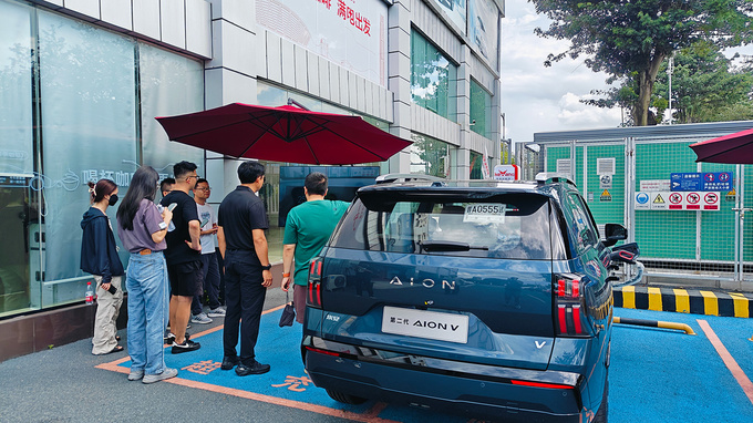 “百万级智驾无图全球通”东莞试驾埃安霸王龙(图3)