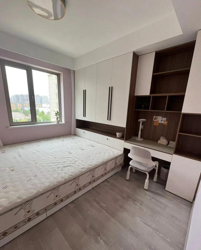 kaiyun网站：等我换房次卧再也不装榻榻米了学邻居这样设计太聪明了！(图4)