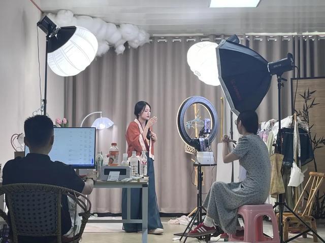 单款直播销售超千万元这座小县城被流量改变(图3)