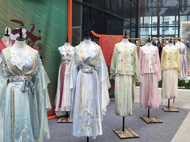 单款直播销售超千万元这座小县城被流量改变(图2)