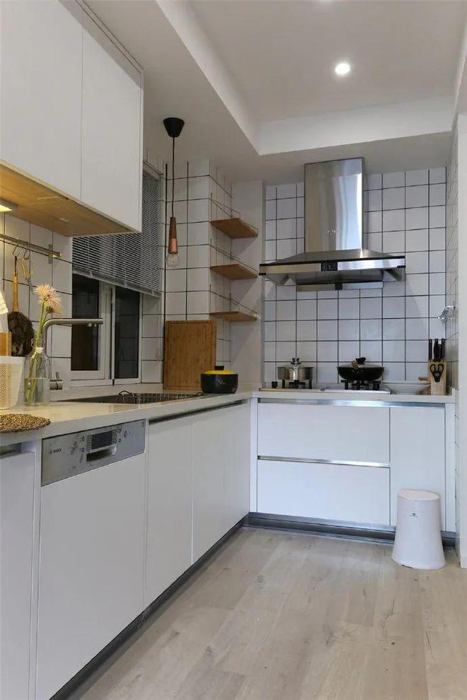 85平两居室装修虽简单却让人眼前一亮干净又舒适！(图7)