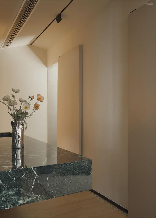 强的可怕！1㎡玄关榨出6大功能我被这个67㎡小家惊呆了！(图7)