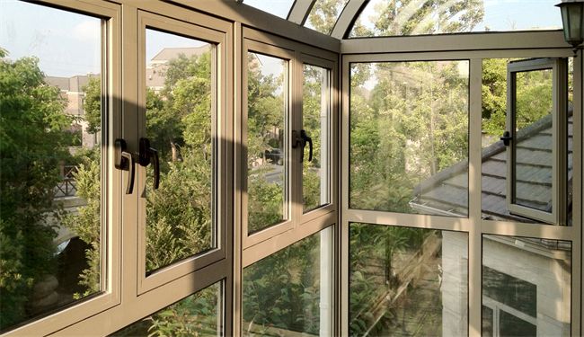 明窗门窗：风雨中的坚固守护夏日里的宁静港湾(图8)