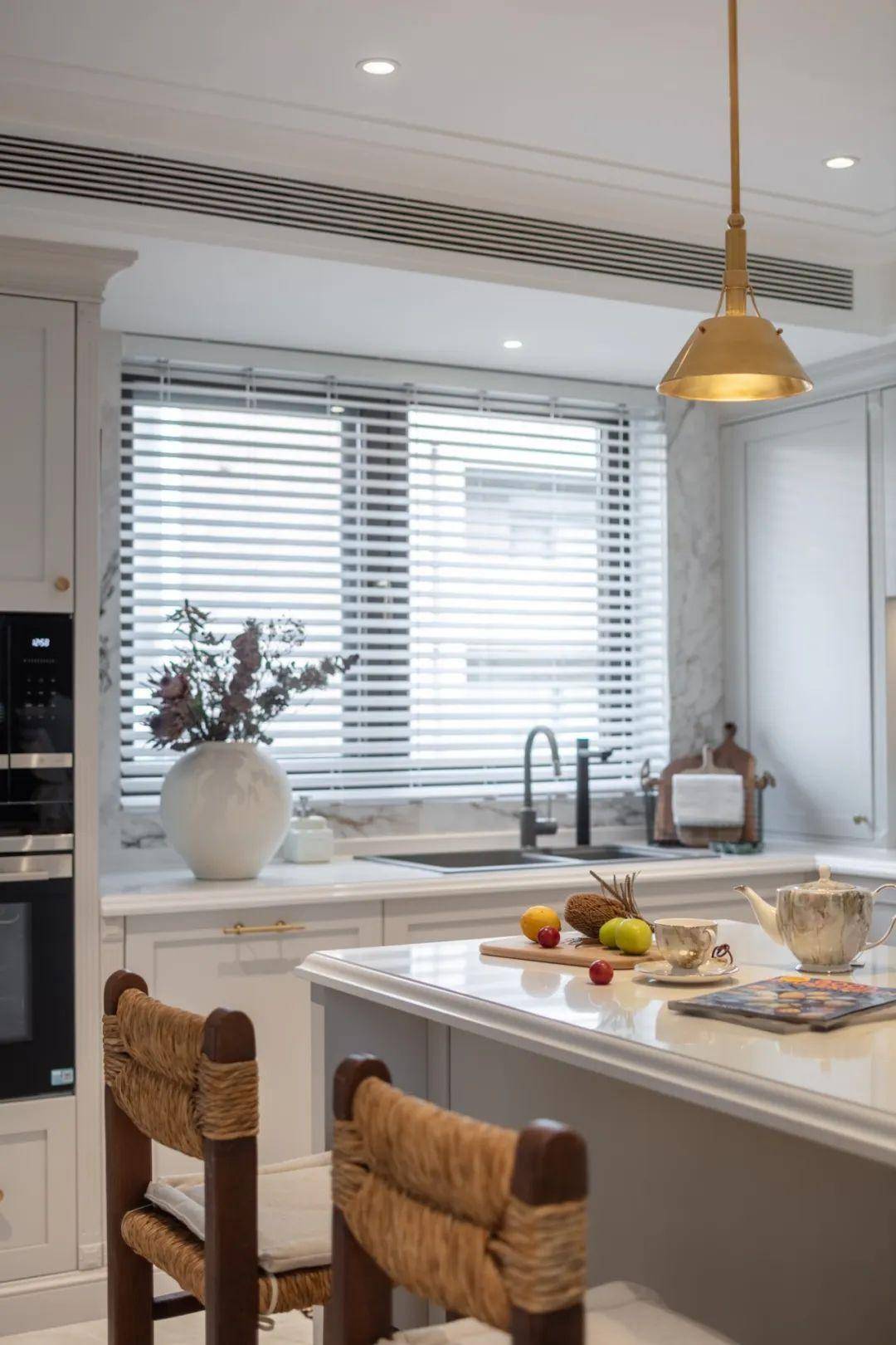 kaiyun入口：200㎡美式风叠拼别墅古典与现代融合交织的雅奢美宅(图12)