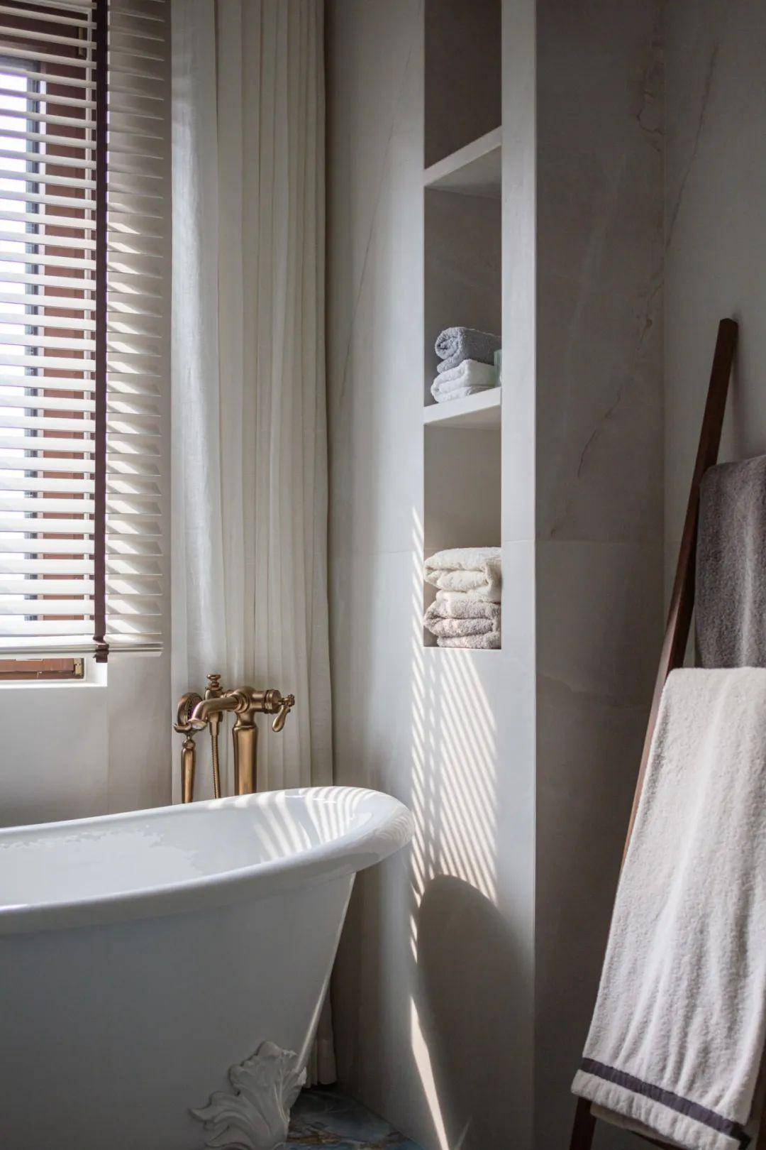 kaiyun入口：200㎡美式风叠拼别墅古典与现代融合交织的雅奢美宅(图28)