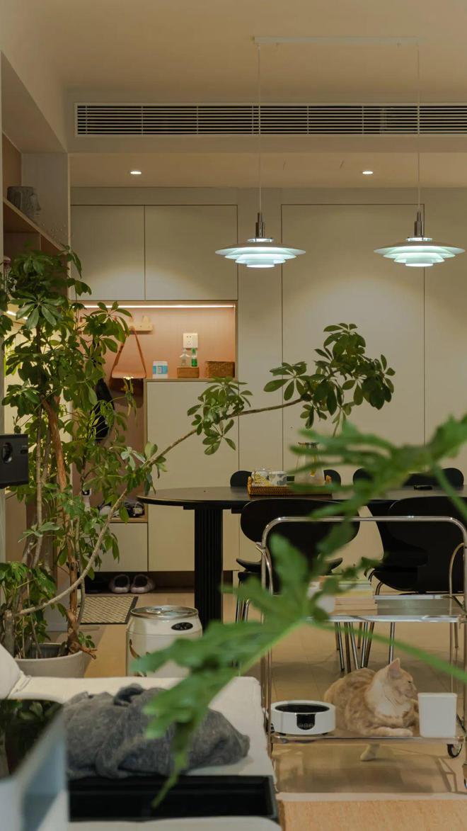 81㎡奶油风小家白天一居室晚上秒变三居室这设计太赞了！(图3)