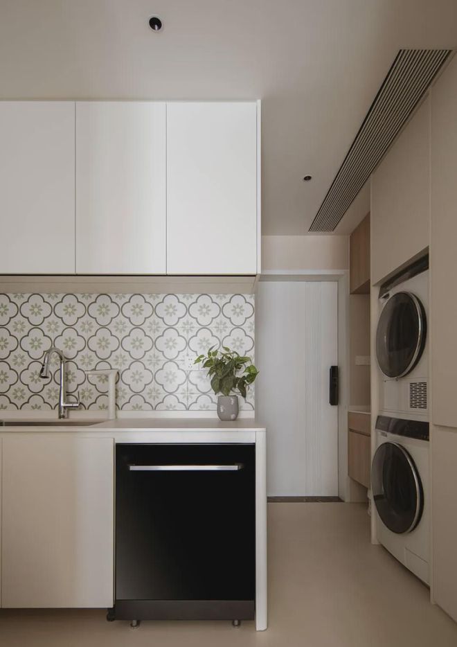 32平极限公寓！竟能容纳三张床！你绝对想不到的布局！(图8)