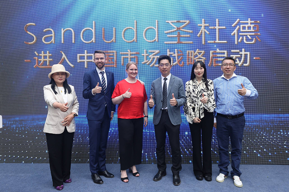 kaiyun入口：2023中芬设计时尚发布会现场TimelessDesign永不褪色的设计品牌生命力的能量场(图4)