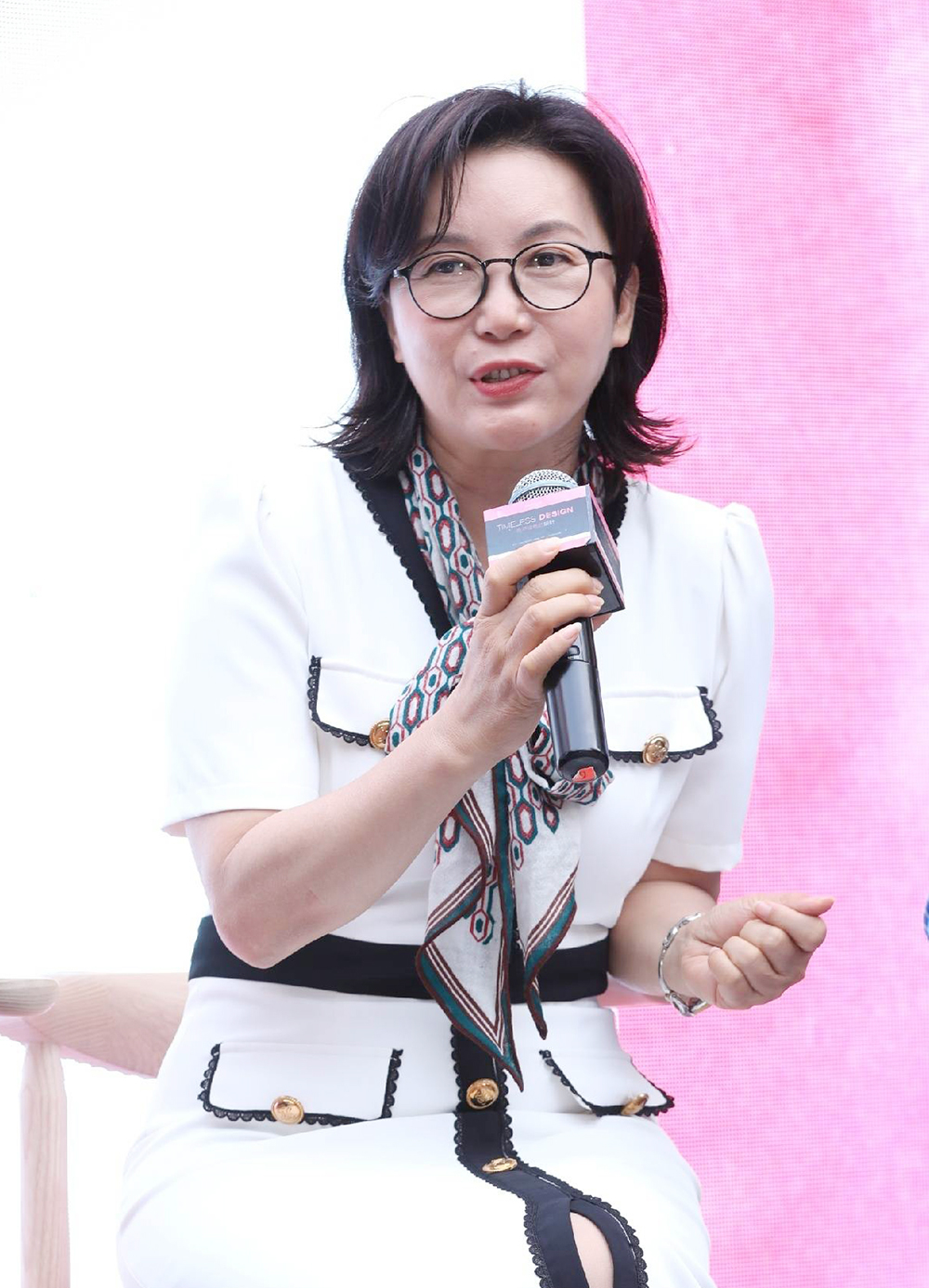 kaiyun入口：2023中芬设计时尚发布会现场TimelessDesign永不褪色的设计品牌生命力的能量场(图7)