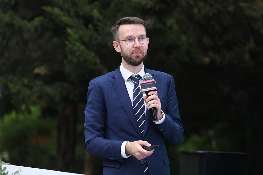 kaiyun入口：2023中芬设计时尚发布会现场TimelessDesign永不褪色的设计品牌生命力的能量场(图14)