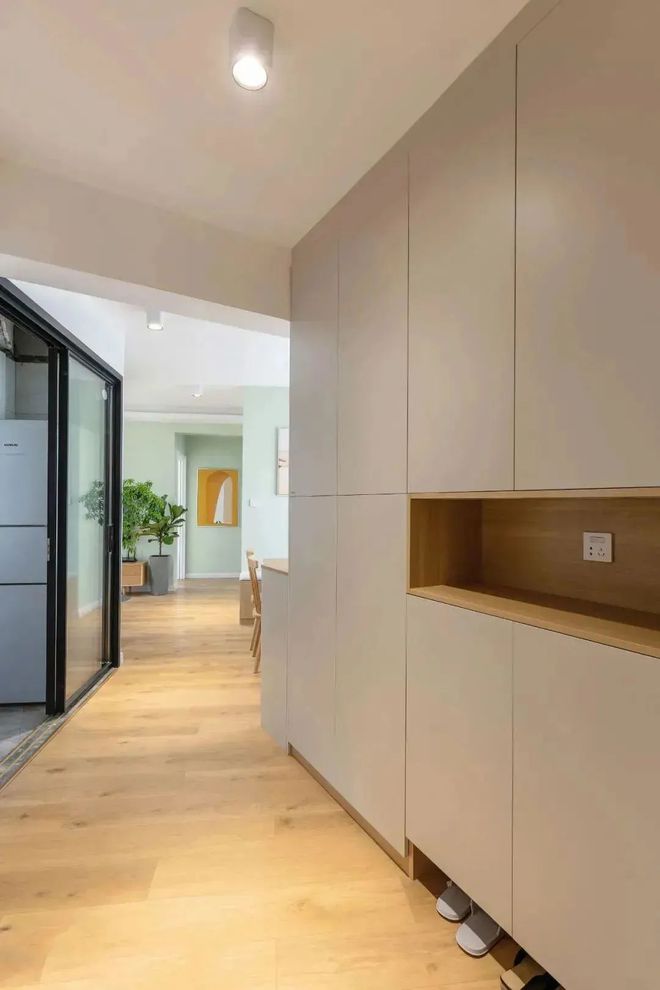 70平小户型二手房改造全屋改造成日式混搭风收纳设计太赞了！(图2)