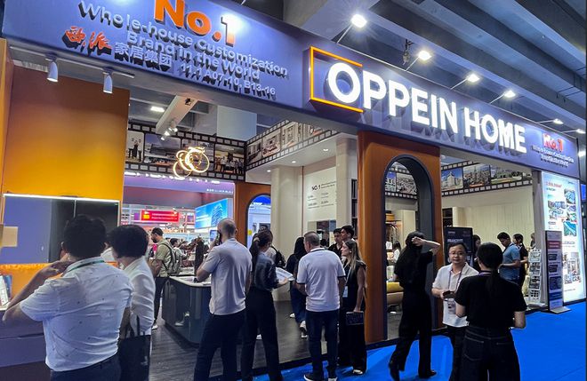 广州市市长孙志洋一行莅临欧派广交会展位调研指导(图2)